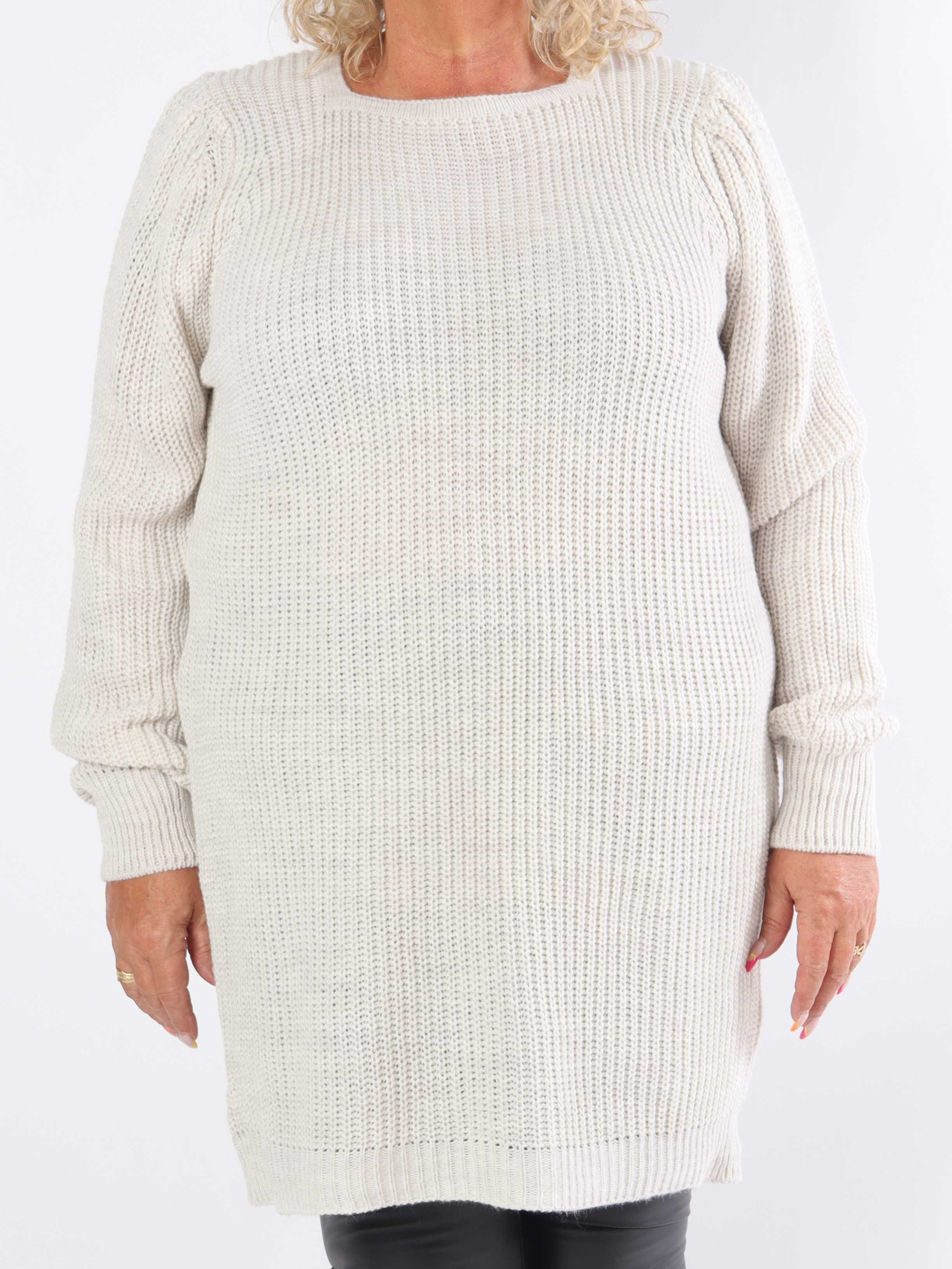 Dajana - Plus size strikkjole med ballonærmer